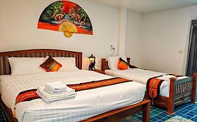 Baan Khlong Mae Kha Hotel